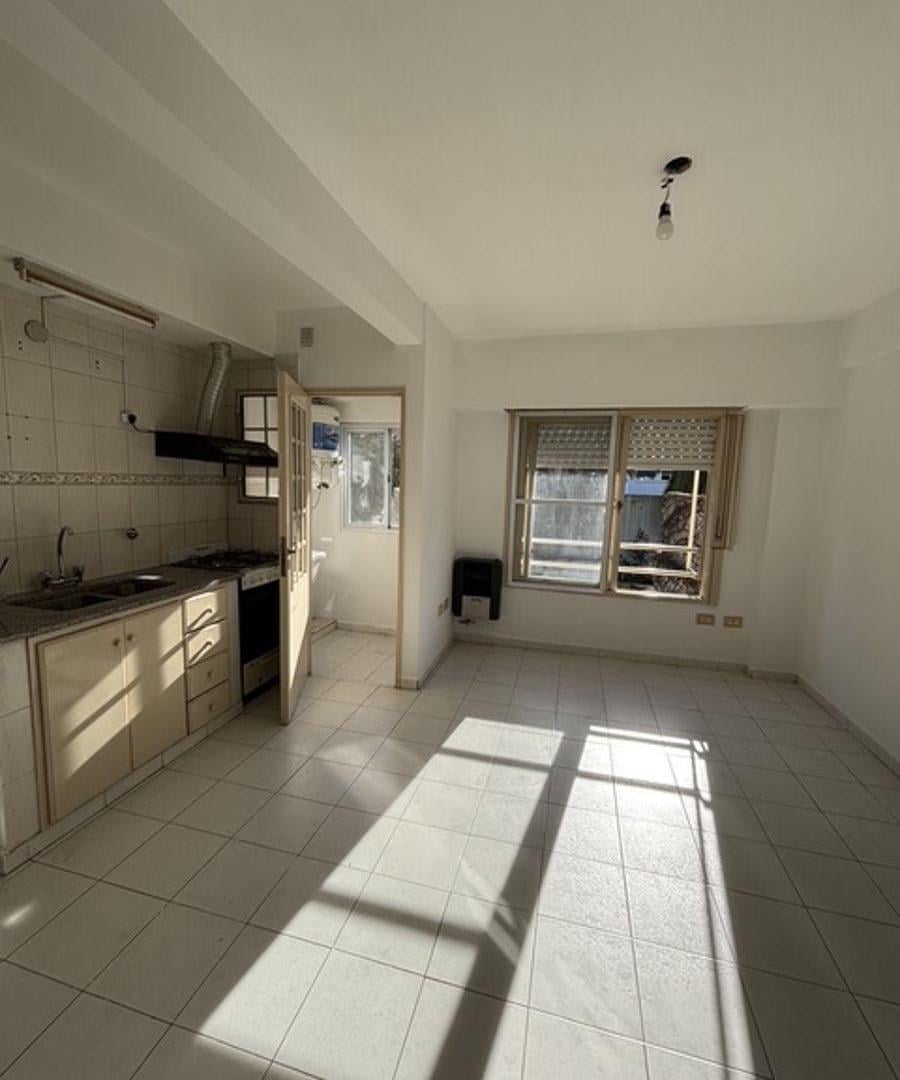 Foto de Dúplex 1 dormitorio-1er piso por escalera, imagen 1