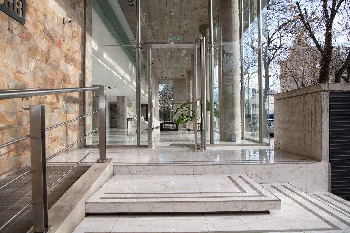 Foto de ALQUILER EDIFICIO DE CATEGORIA – 2 dormitorios con cochera cubierta y, imagen 1