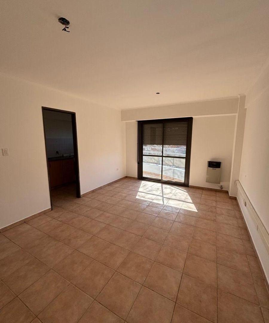 Foto de Alquiler departamento 1 dormitorio al frente con balcón, imagen 2