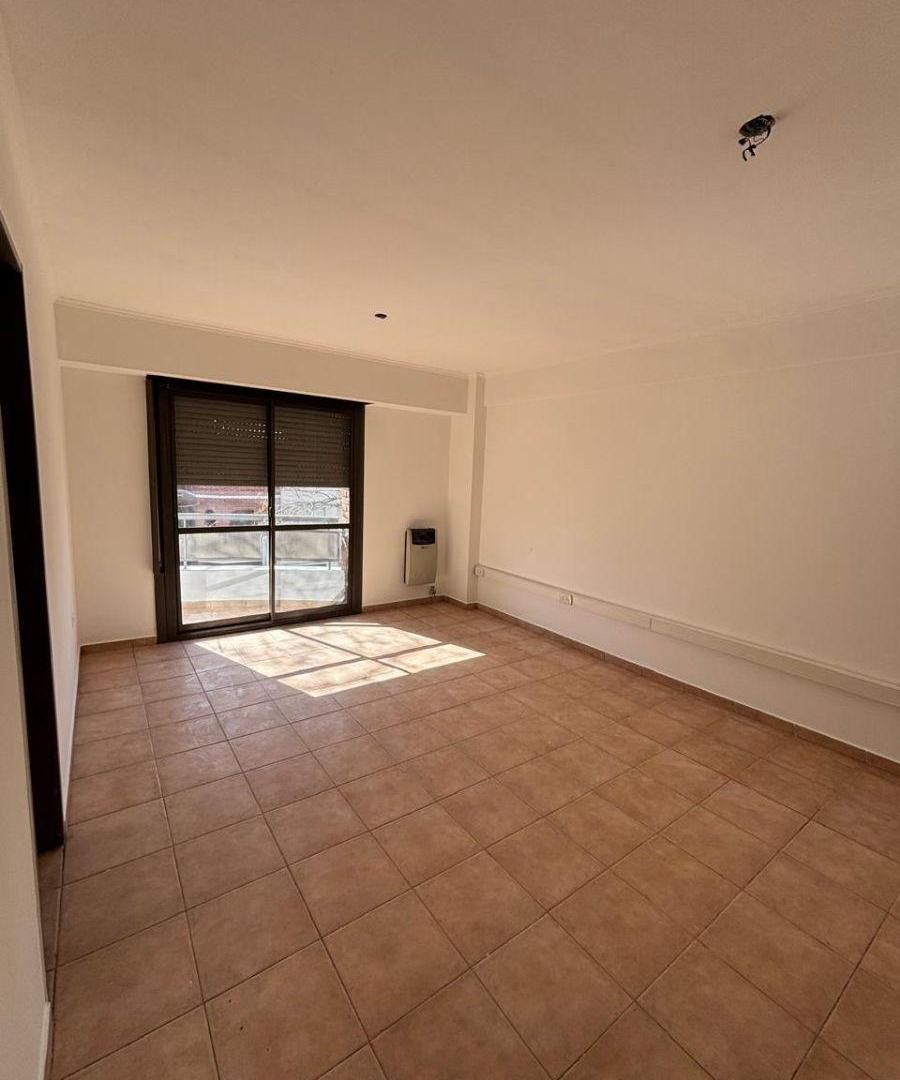 Foto de Alquiler departamento 1 dormitorio al frente con balcón, imagen 3