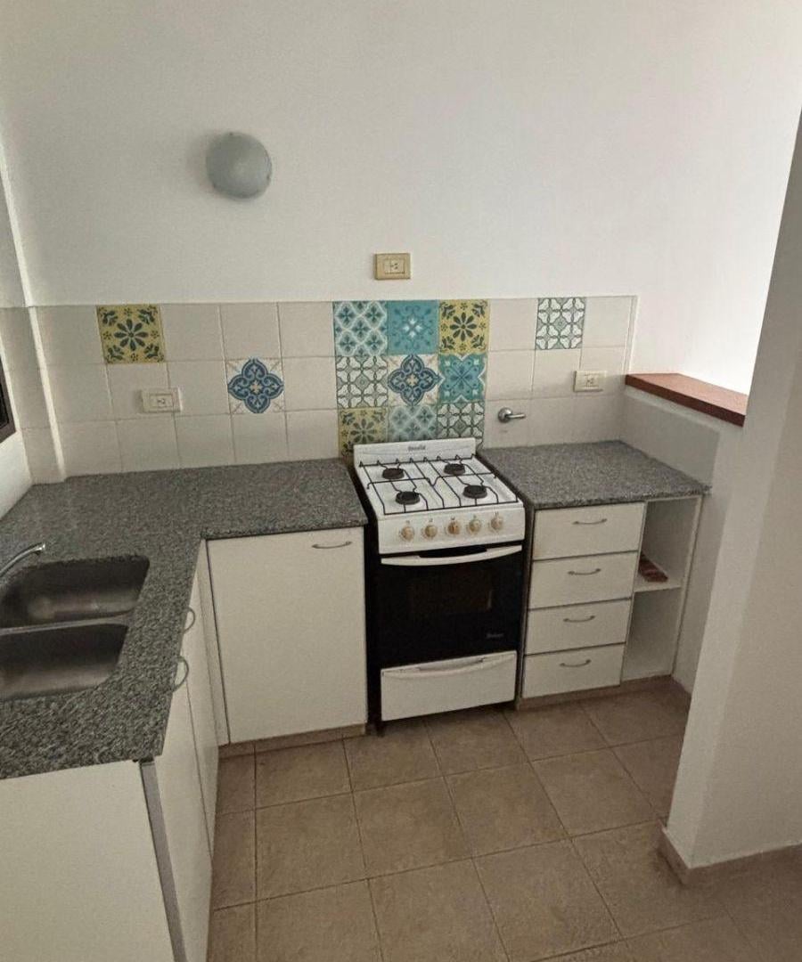 Foto de Alquiler 1 dormitorio al frente con balcón, imagen 2