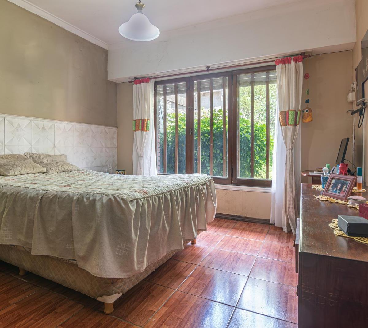Venta Casa 4 Ambientes con Parque - Bosque Alegre 2