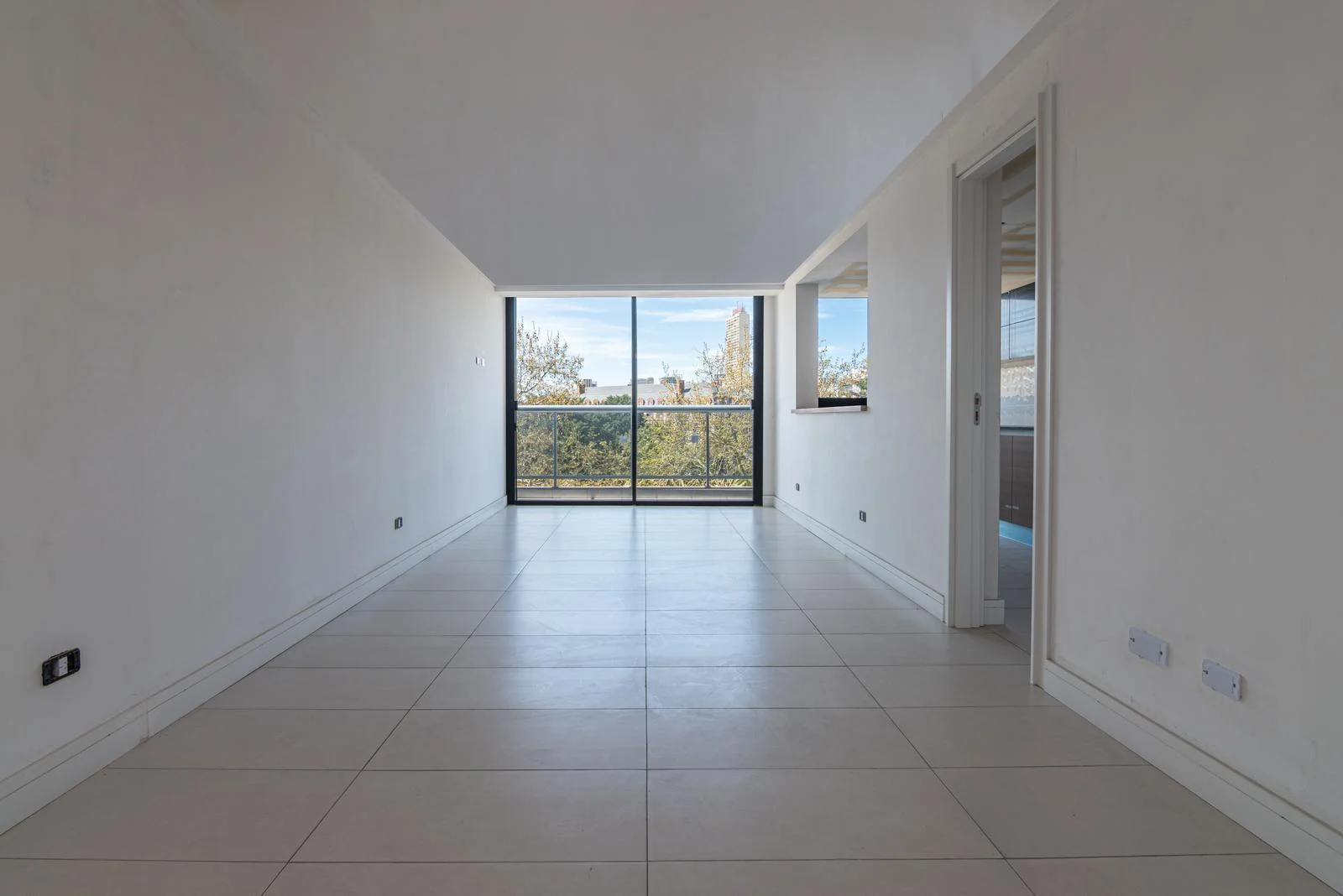 ¡VENTA! 2 ambientes frente a Plaza Colón