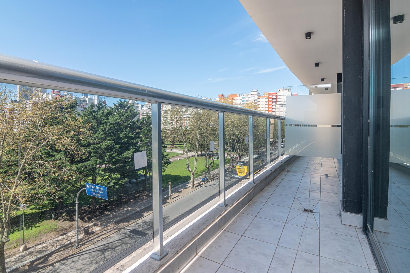 ¡VENTA! 2 ambientes frente a Plaza Colón
