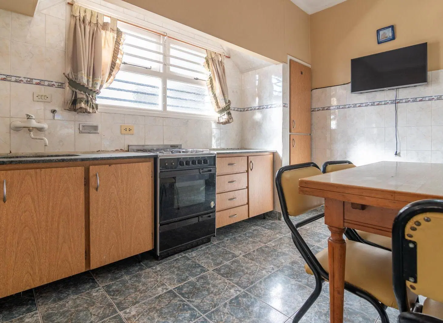 ¡VENTA! Casa con depto - Fortunato de La Plaza 4
