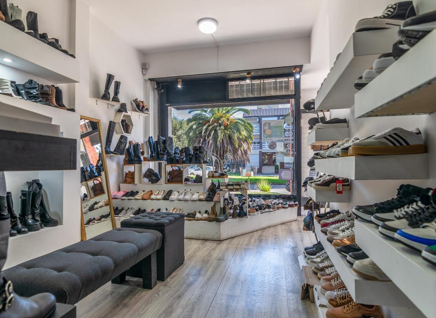 Foto de ¡VENTA! Local en Parque Luro, imagen 2
