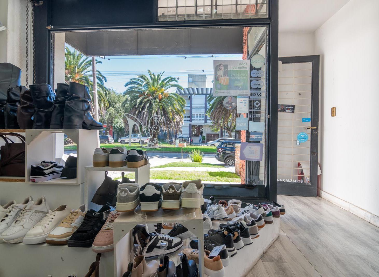 Foto de ¡VENTA! Local en Parque Luro, imagen 5