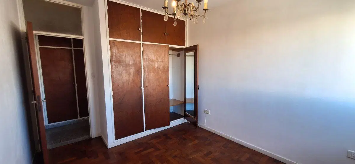 Se alquila depto 2 habitaciones en La Plata 1