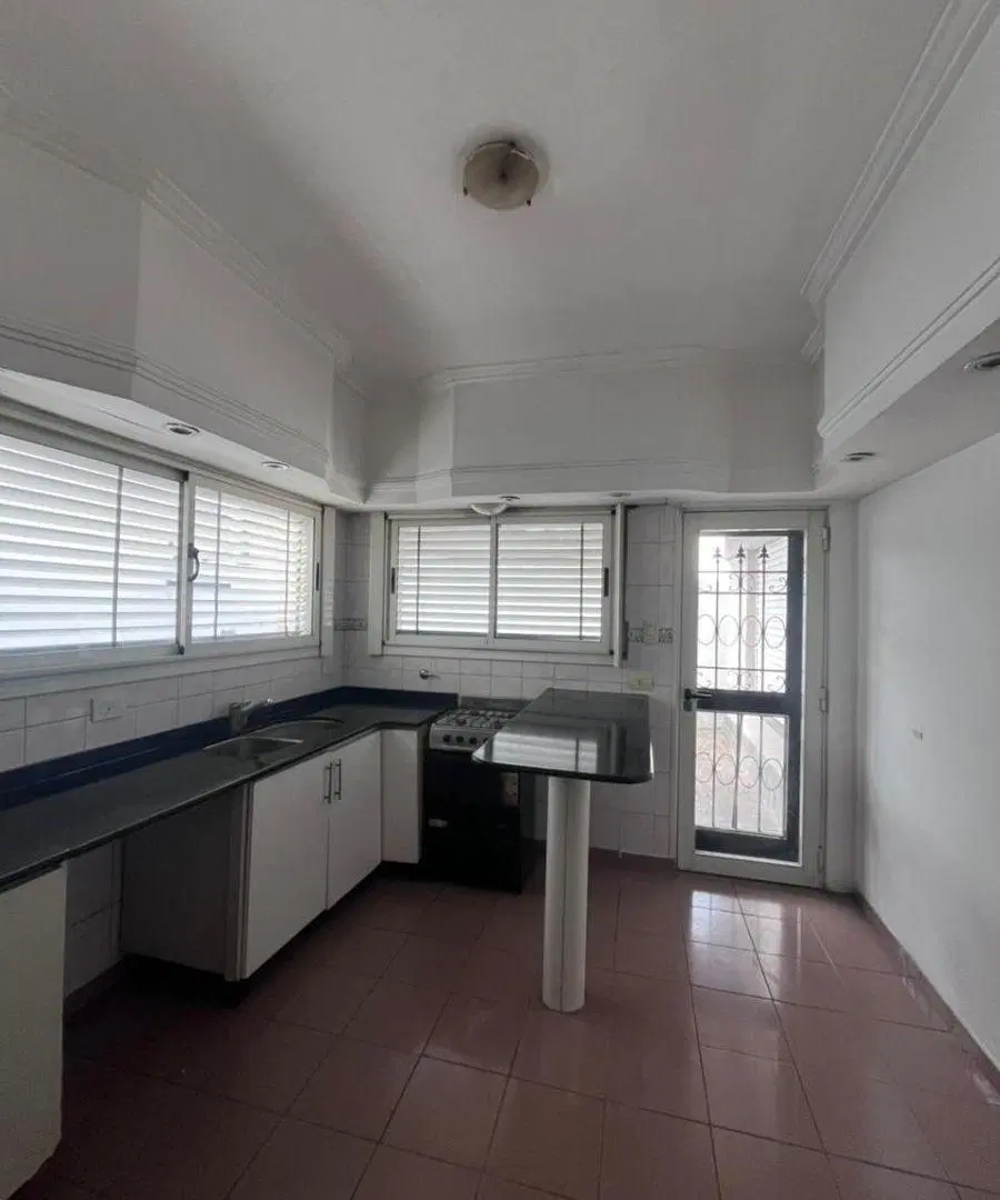 Se alquila casa en La Plata centro 5
