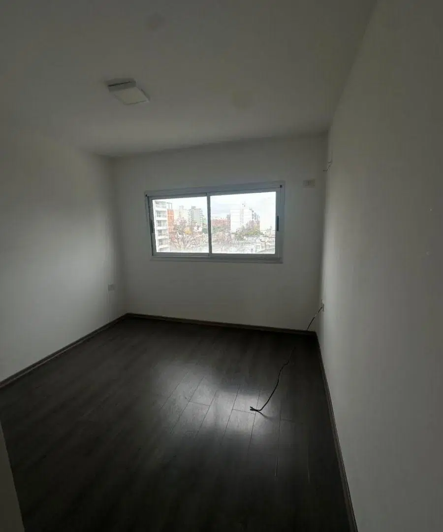 Se alquila amplio depto en la plata 1 habitación con cochera. 5