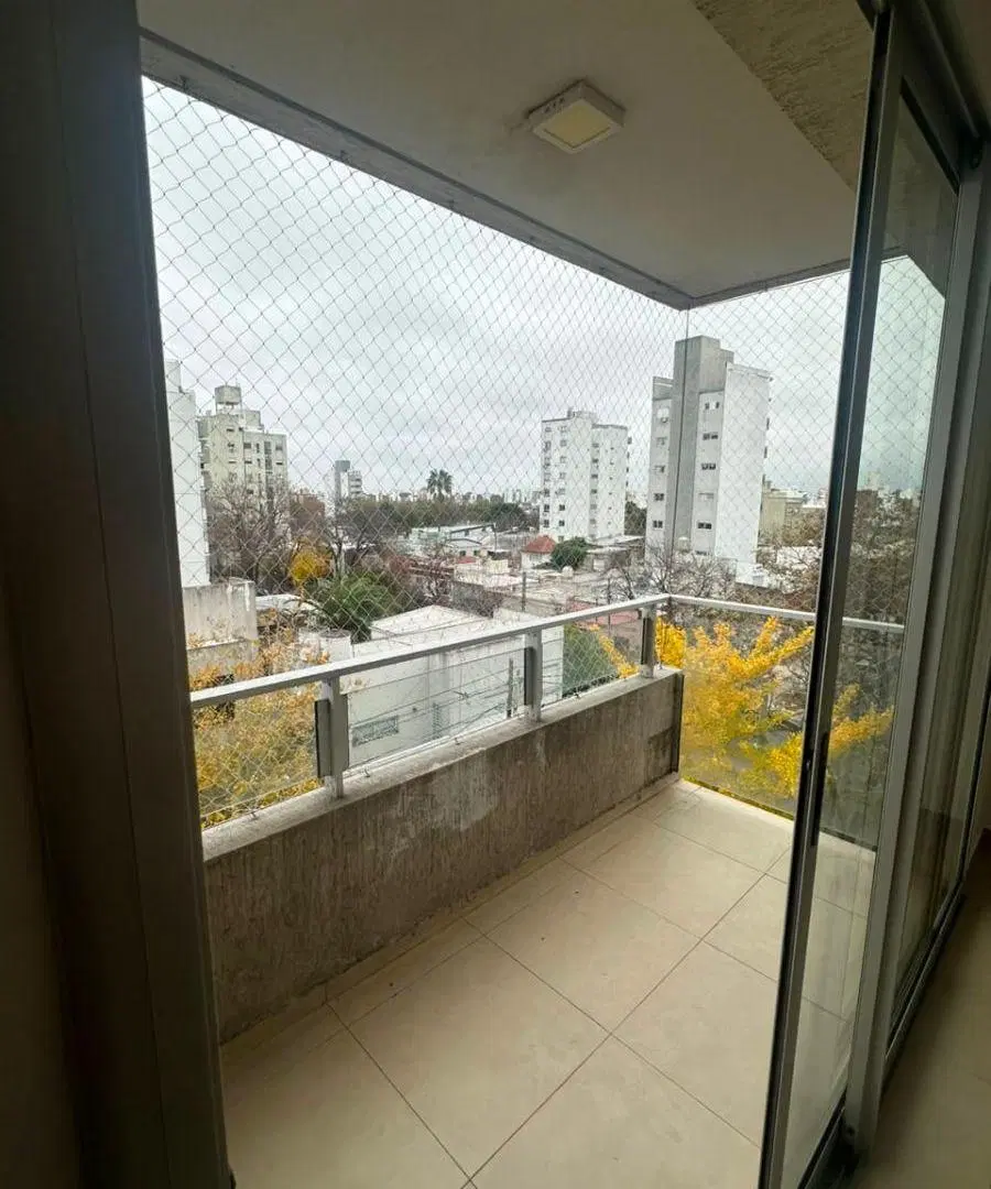 Se alquila amplio depto en la plata 1 habitación con cochera. 4