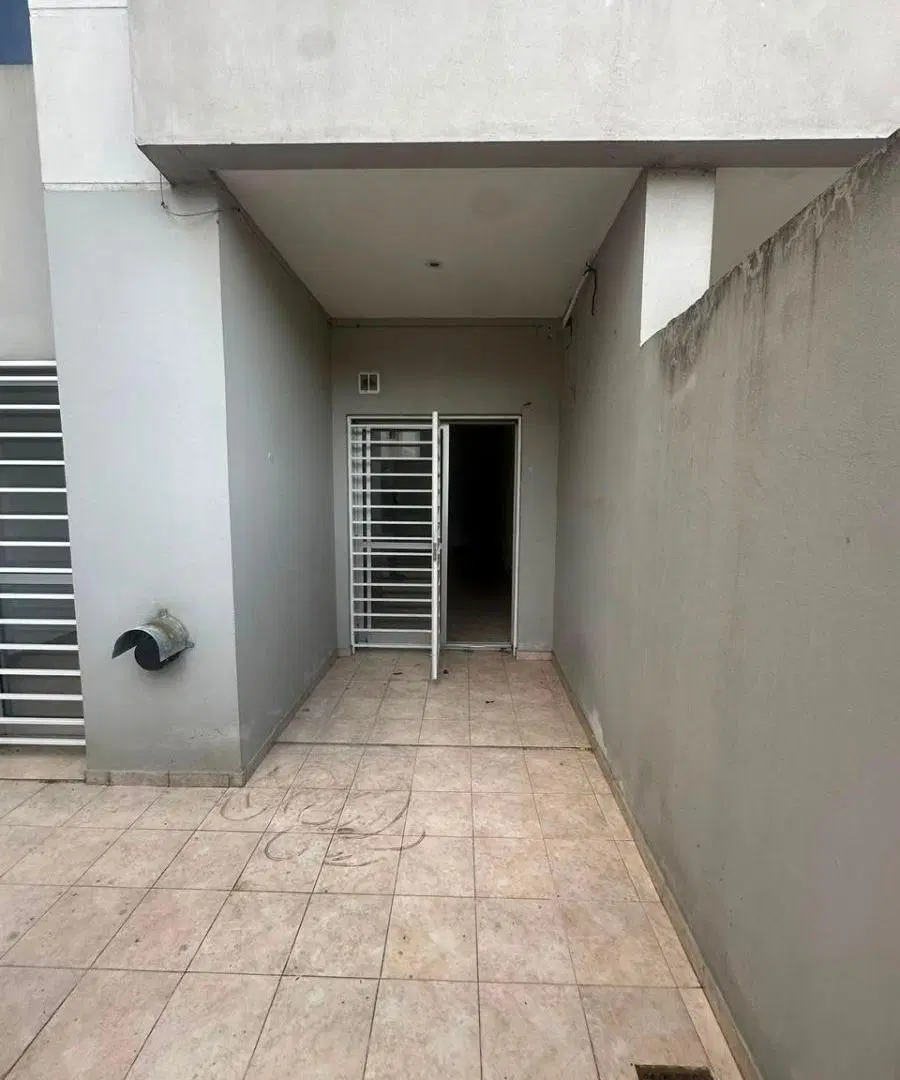 Se alquila depto de 1 habitacion con patio La Plata 5
