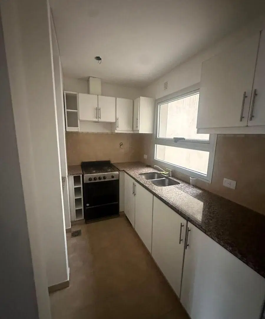 Se alquila depto de 1 habitacion con patio La Plata 3