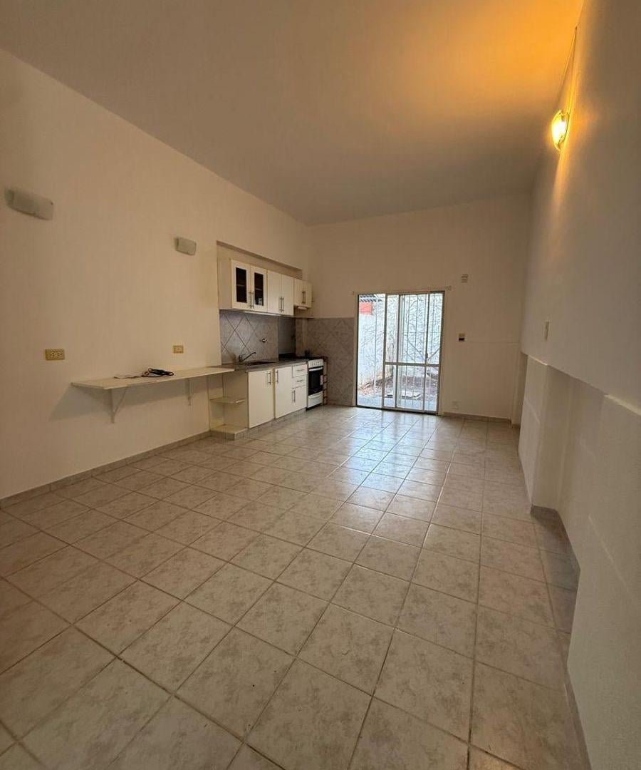 Se vende dúplex de 2/3 habitaciones en calle Cantilo - City bell