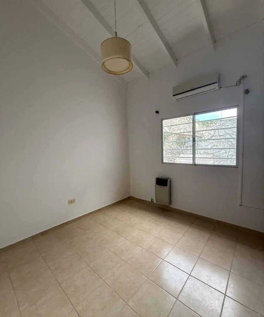 Se vende dúplex de 2/3 habitaciones en calle Cantilo - City bell 5