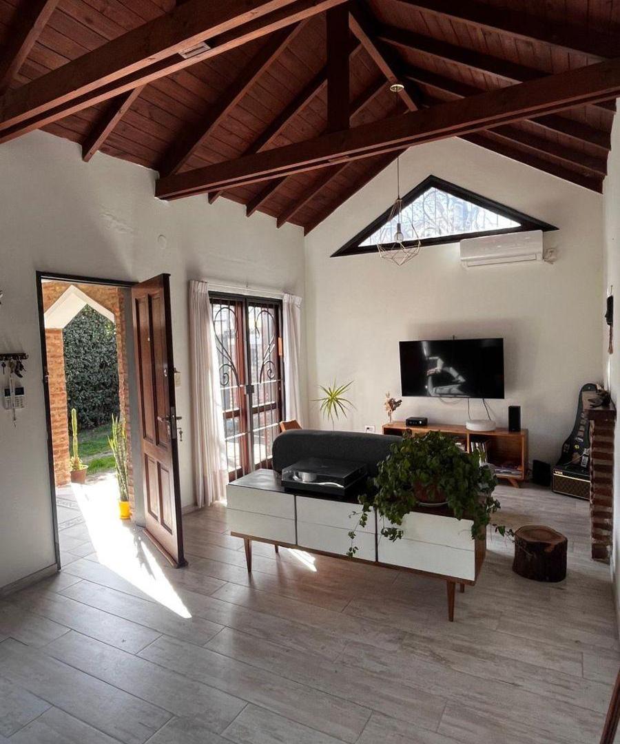 Se alquila casa en City Bell calle 459 e/ 21c y 21D