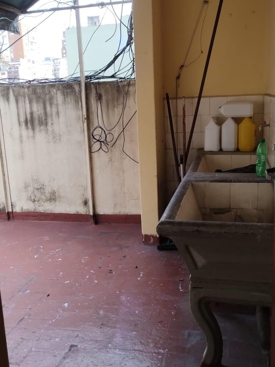 Foto de VENTA MONOAMBIENTE MUY BAJAS EXPENSAS EN FLORES POR ESCALERA, imagen 3