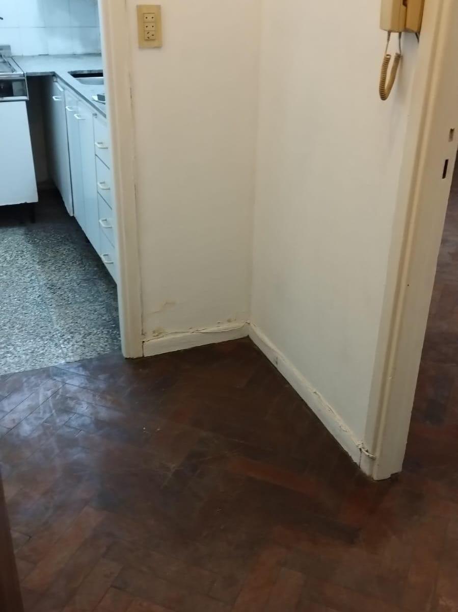 Foto de VENTA MONOAMBIENTE MUY BAJAS EXPENSAS EN FLORES POR ESCALERA, imagen 2