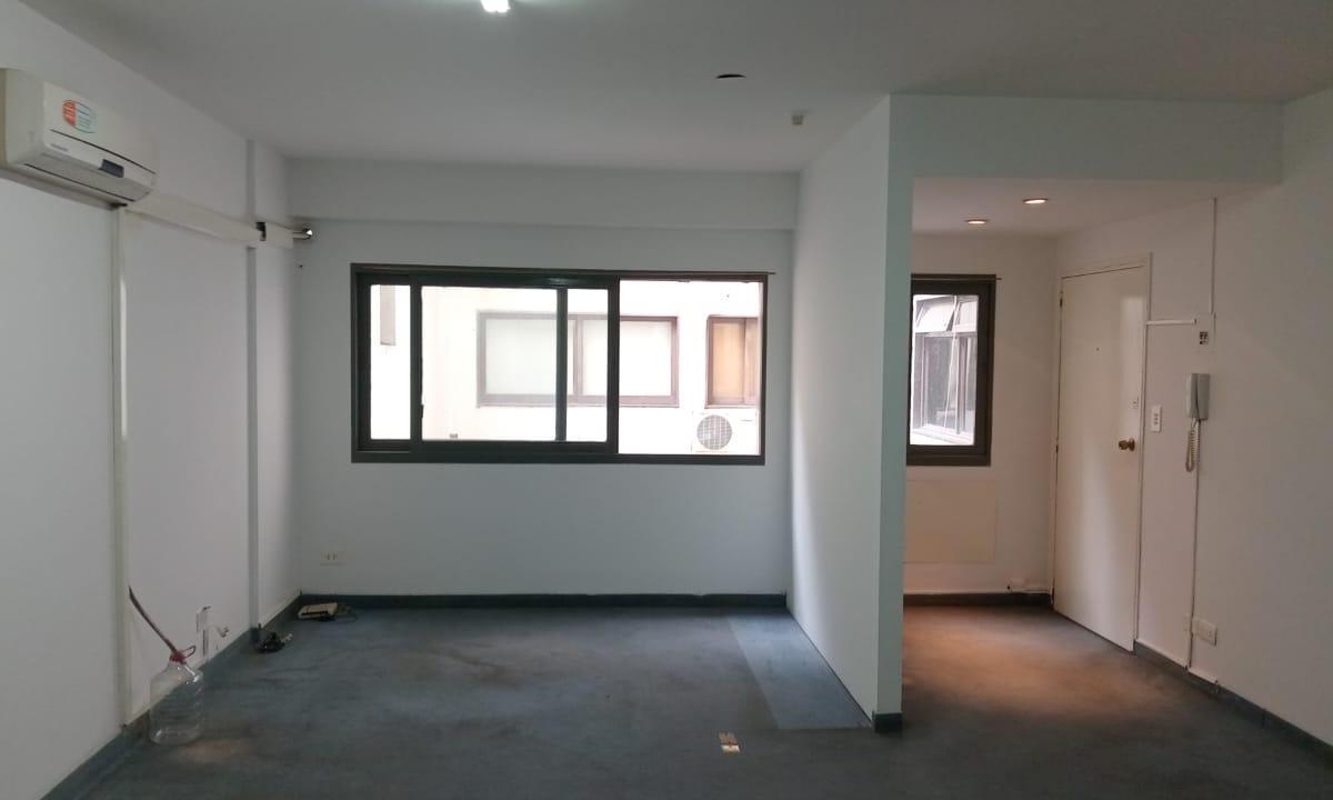 OFICINA 32MTS/ CON BAÑO/ BUEN ESTADO