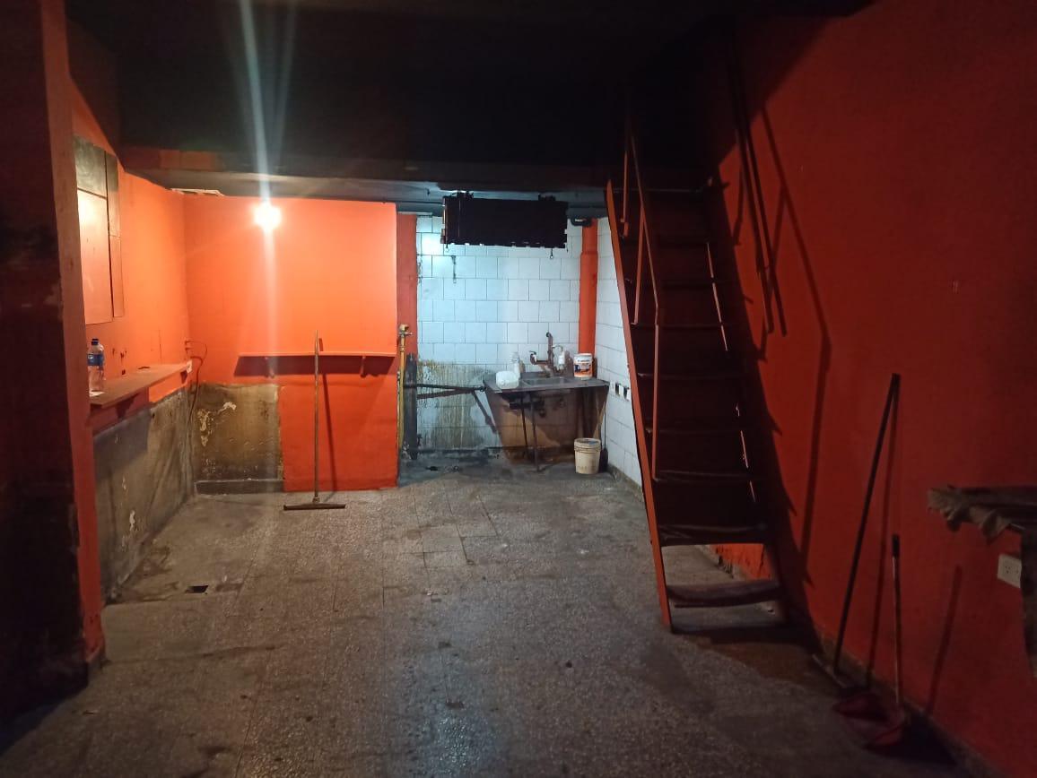 Foto de LOCAL A REFACCIONAR SIN EXPENSAS, imagen 2