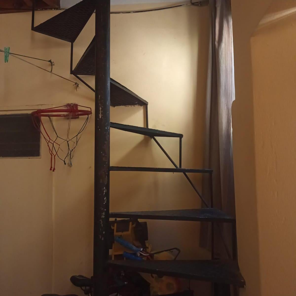 Foto de PH DE 2 AMBIENTES MAS PEQUEÑA HABITACION EN ALTOS/ NO PAGA EXPENSAS, imagen 2