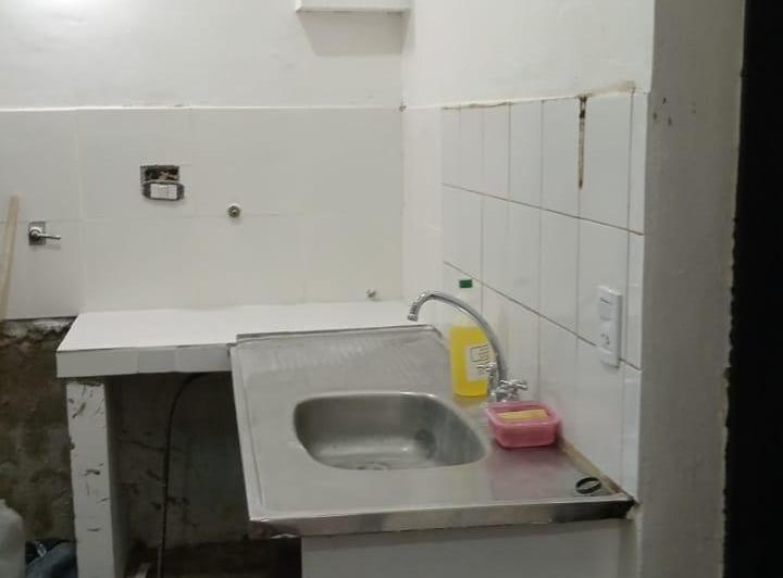 LOCAL MUY BUEN ESTADO CON COCINA BAÑO Y 3 OFICINAS/ NO PAGA EXPENSA 3