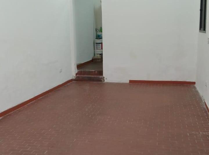LOCAL MUY BUEN ESTADO CON COCINA BAÑO Y 3 OFICINAS/ NO PAGA EXPENSA 2