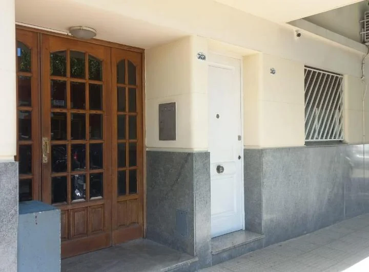 2 AMBIENTES CON MUY BAJAS EXPENSAS, 1º POR ESCALERA 1