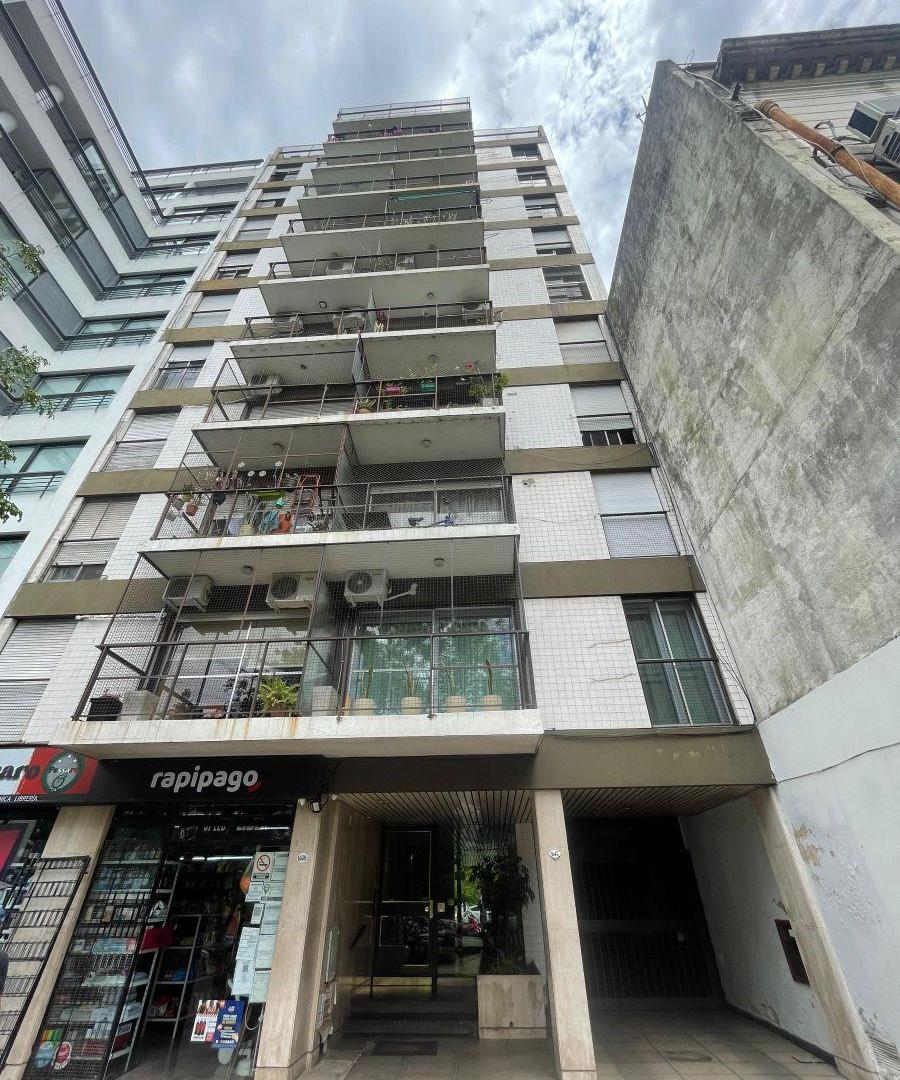 VENTA COCHERA FIJA CUBIERTA EN BARRACAS