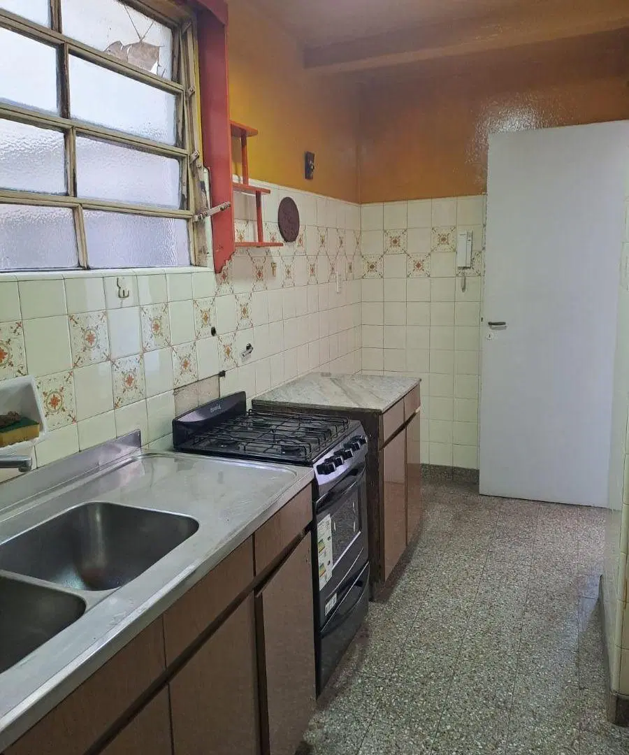 VENTA 3 AMBIENTES AL FRENTE CON BALCON EN MONSERRAT 5