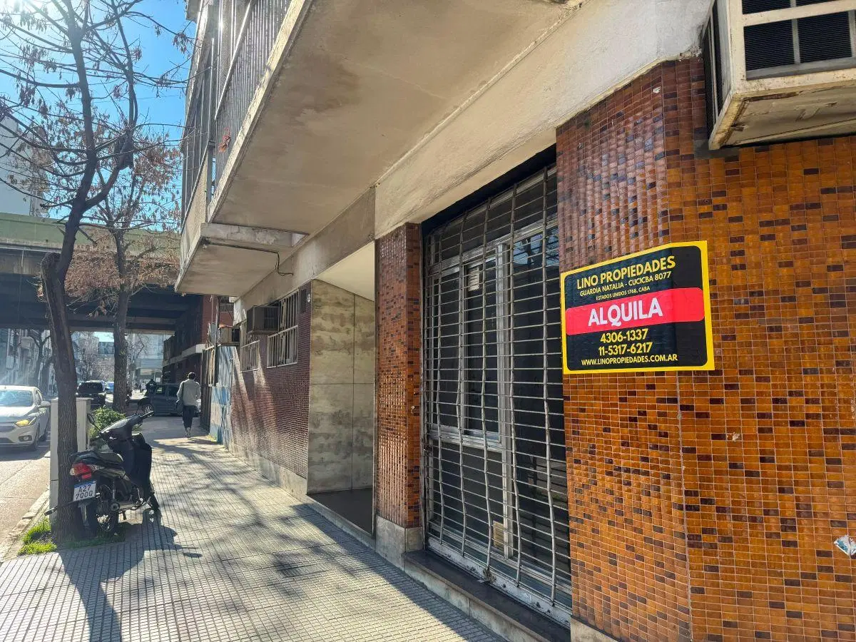 ALQUILER LOCAL CON SOTANO 2 BAÑOS EN CONSTITUCION 5