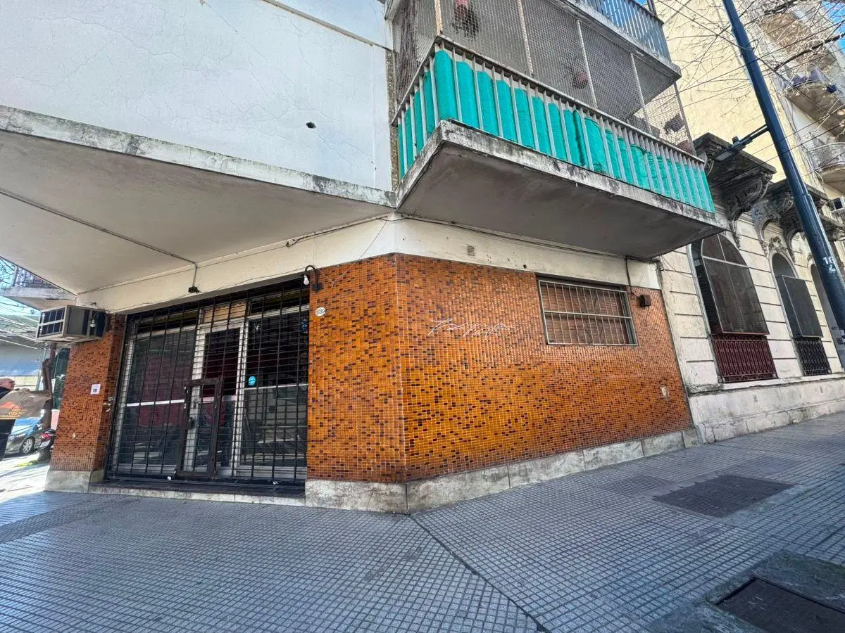 ALQUILER LOCAL CON 2 BAÑOS Y SOTANO EN CONSTITUCION 4