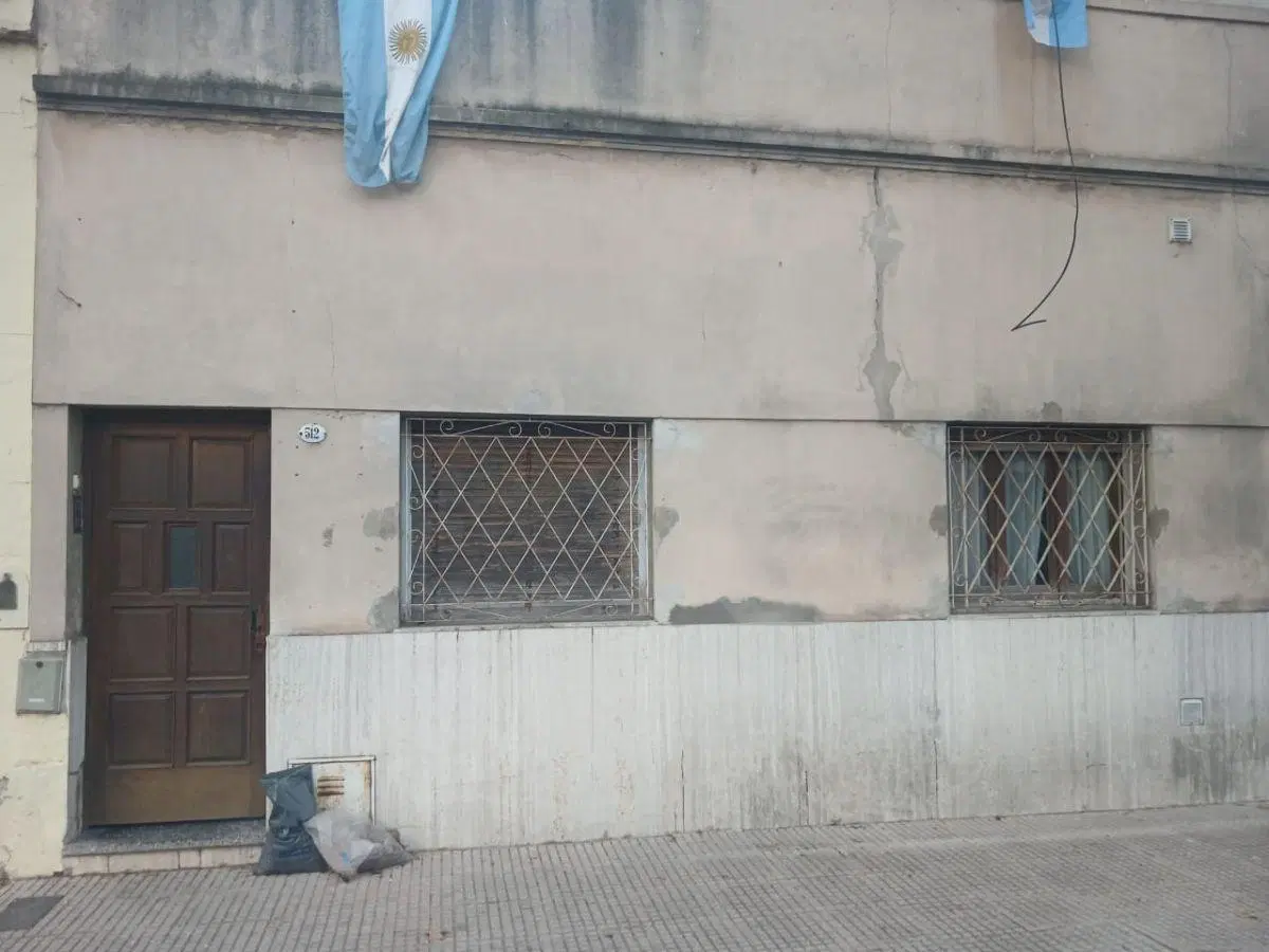 VENTA PH A REFACCIONAR 2 AMB Y MEDIO E N PARQUE PATRICIOS 3