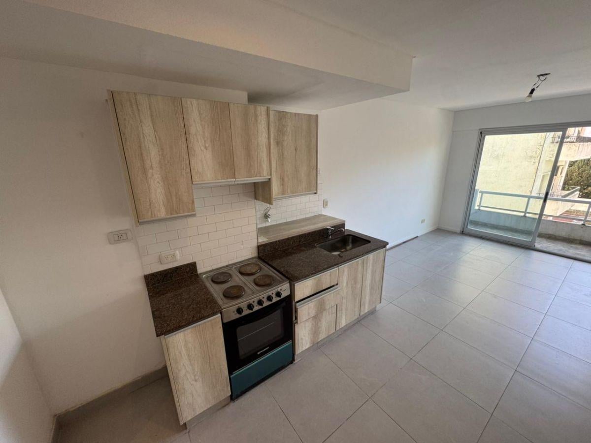 Foto de VENTA MONOAMBIENTE CON BALCON MUY AMPLIO EN SAN CRISTOBAL, imagen 4