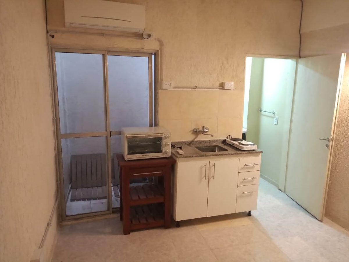 Foto de ALQUILER EN POMPEYA 1 AMB CON PATIO PEQ LA LUZ DEL DEPARTAMENTO SE PAGA, imagen 1