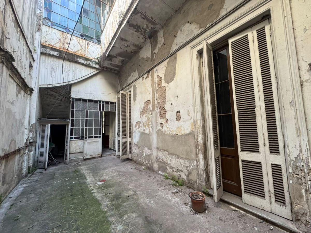 Foto de VENTA CASA EN LOTE PROPIO EN DOS PLANTAS A REFACCIONAR O DEMOLER, imagen 1