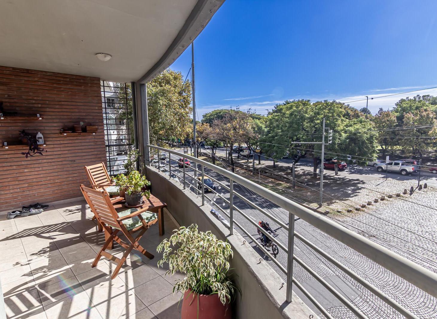 Departamento, 3 dormitorios, patio, 2 cocheras, Rio, Venta