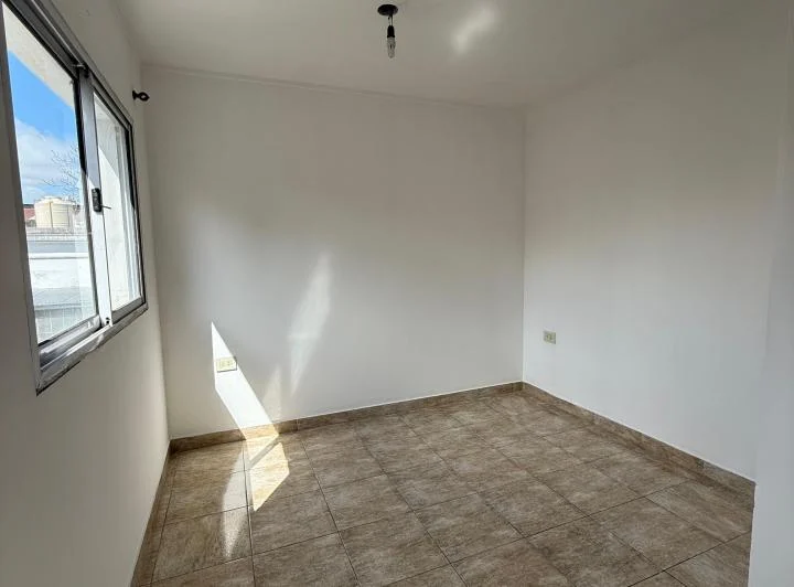 Monoambiente dividido en alquiler - Calle 4 entre 42 y 43 5