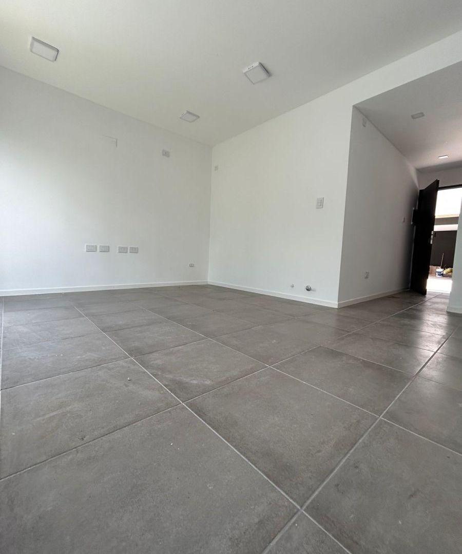 Foto de Dúplex en venta de 1 dormitorio con patio y cochera en 71 entre 134 y, imagen 3