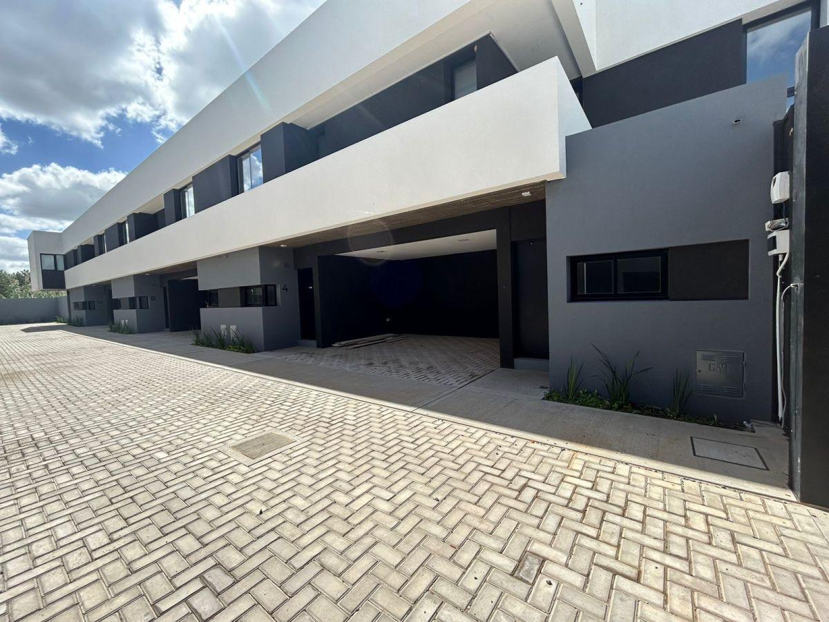 Foto de Dúplex en venta de 1 dormitorio con patio y cochera en 71 entre 134 y, imagen 2