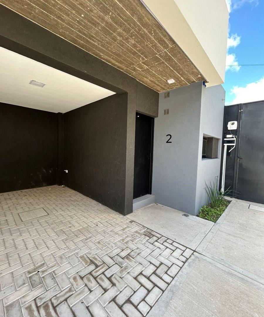 Dúplex en venta de 1 dormitorio con patio y cochera en 71 entre 134 y 135 La Plata
