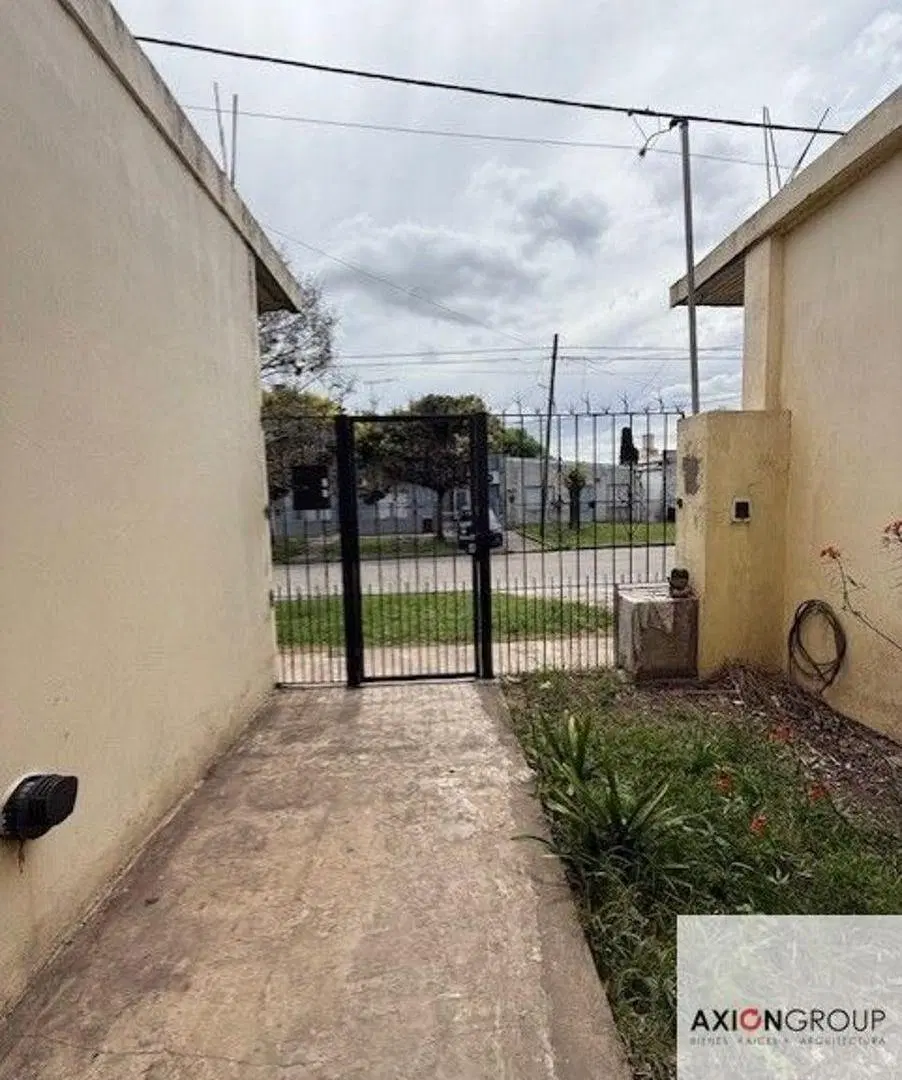 Venta de casa en 46 N 2322 esq. 141 bis - La Plata 3
