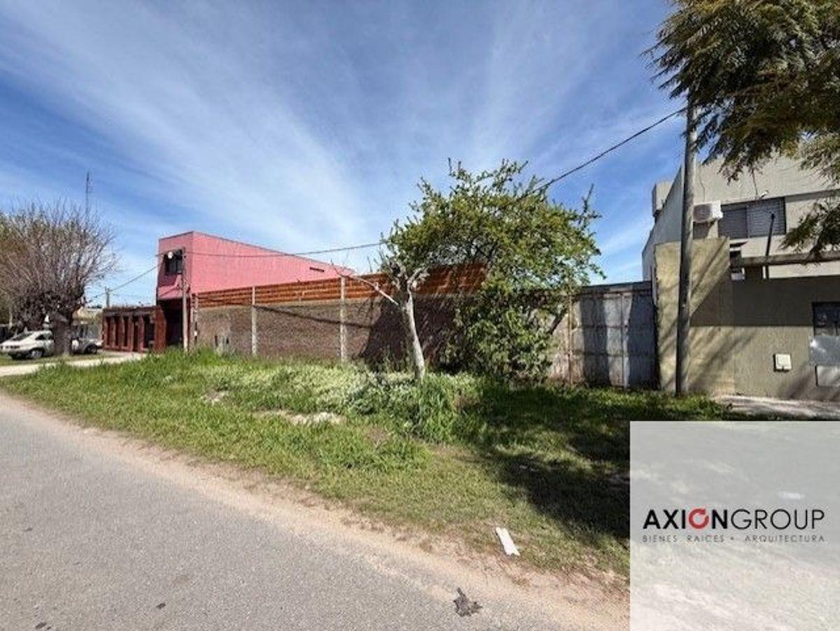 Venta de terreno en 148 n 1628 e 65 y 66 - Los Hornos