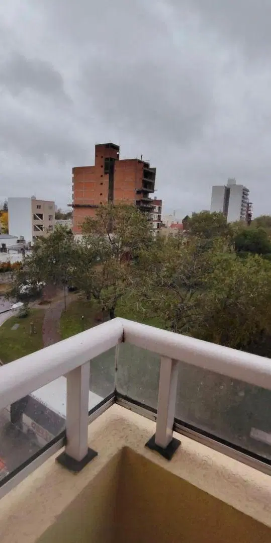 37 E/ 24 y 25-Depto de 1 dormitorio amoblado con vista al Parque Alberti 1