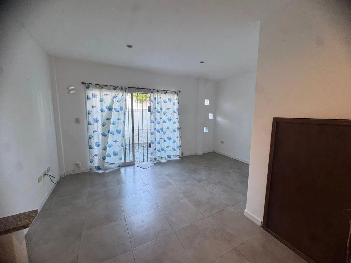 Departamento en alquiler de un dormitorio en Calle 28 entre 38 y 39, La Plata. 1