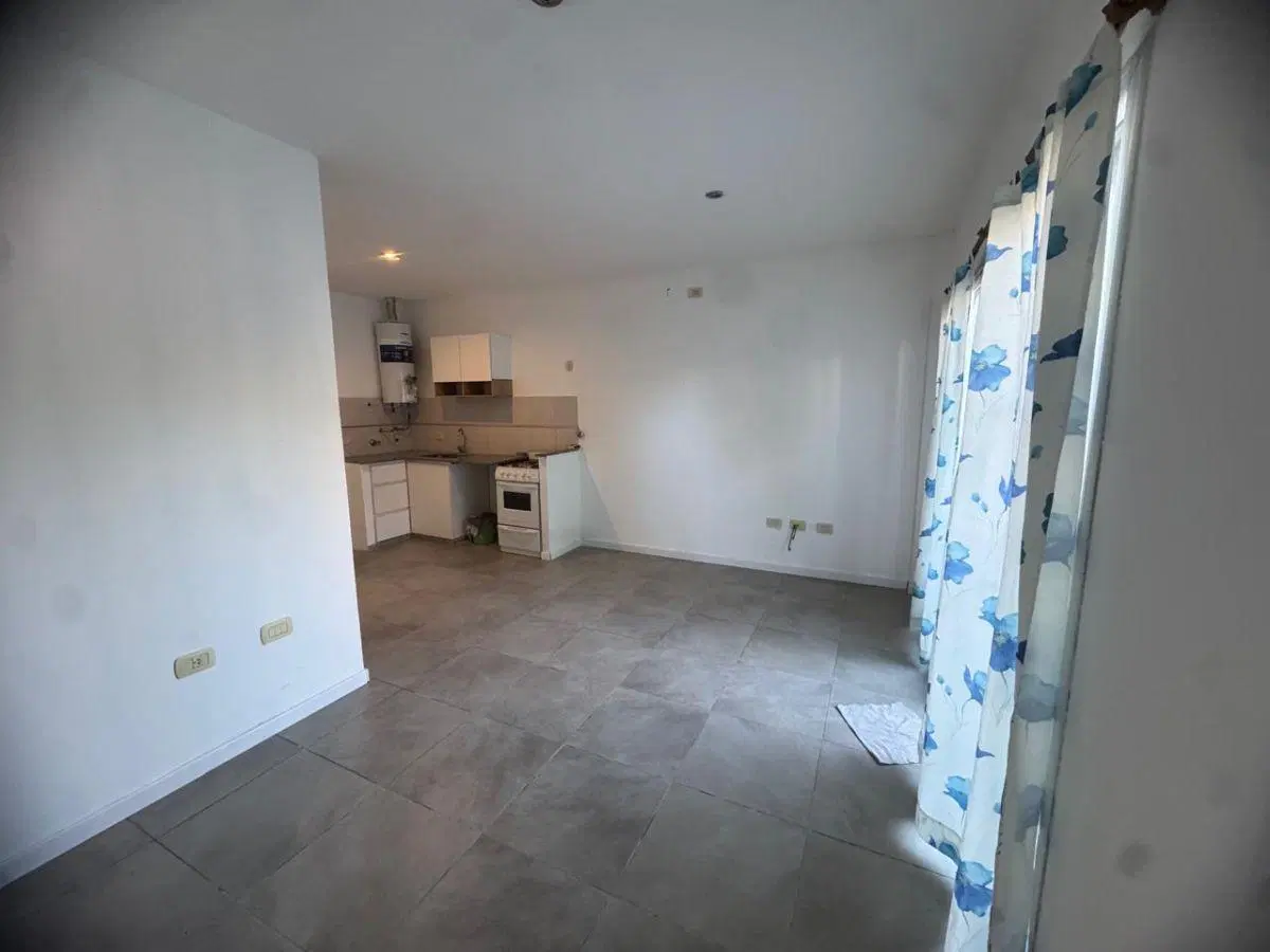 Departamento en alquiler de un dormitorio en Calle 28 entre 38 y 39, La Plata. 3