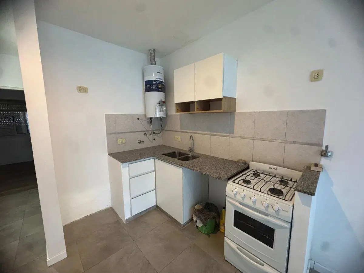 Departamento en alquiler de un dormitorio en Calle 28 entre 38 y 39, La Plata. 4