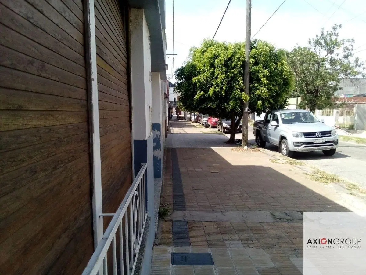 Venta de casa en calle 13 e Montevideo y 166 - Berisso 4
