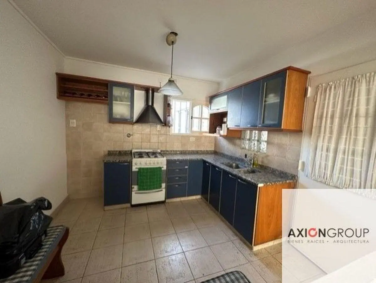 Venta de casa en calle 141 e 49 y 50 - Los Hornos 4