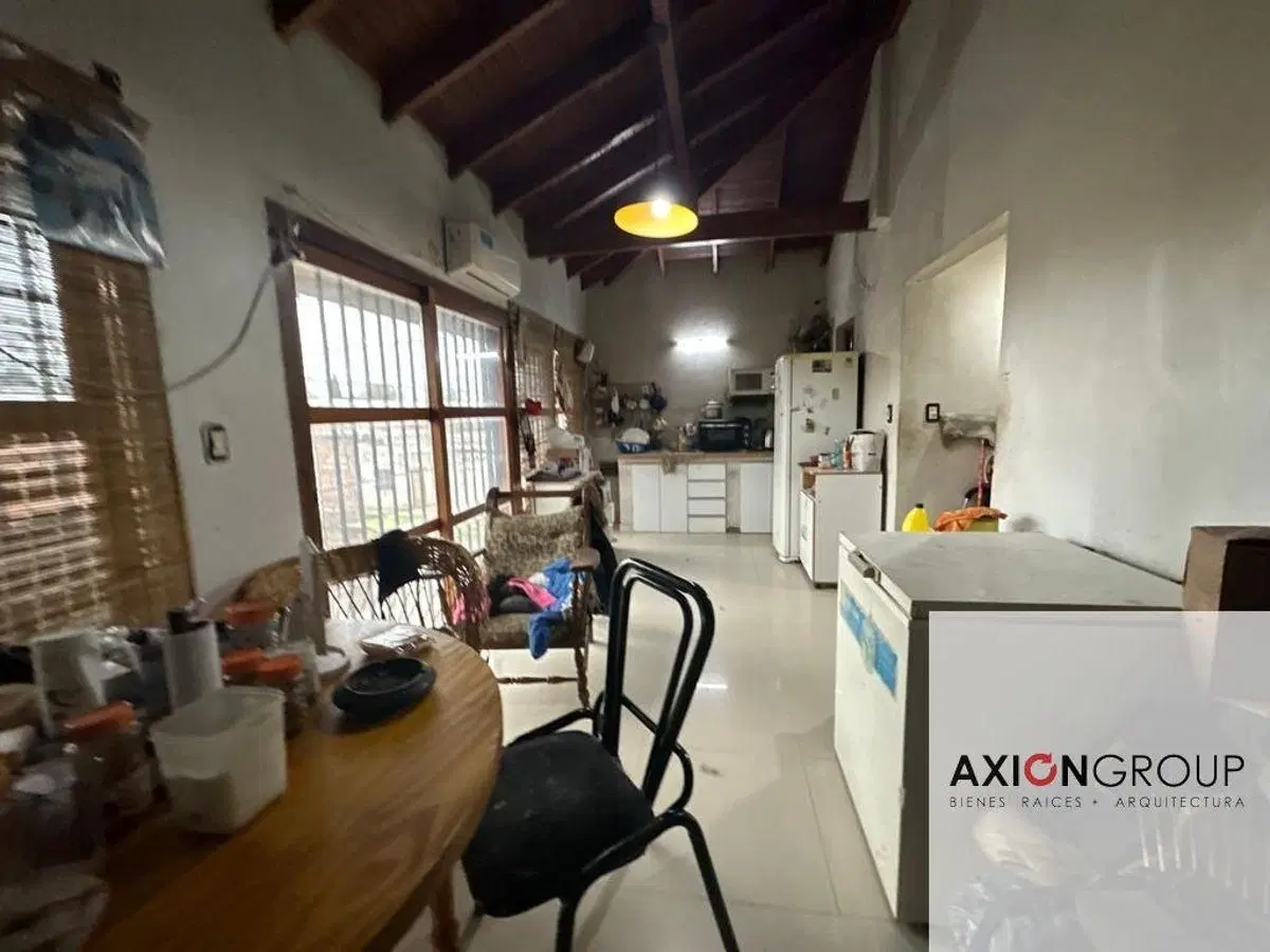 Venta de casa en calle 147 esq. 58 - Los Hornos 2